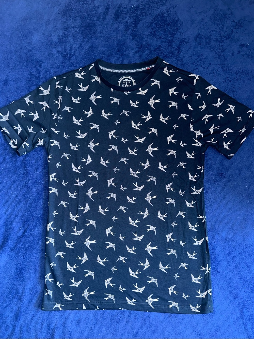 Denim & Flower Ricky Singh Men’s T‑Shirt Tee Size Small S Navy Bird Print NWT
